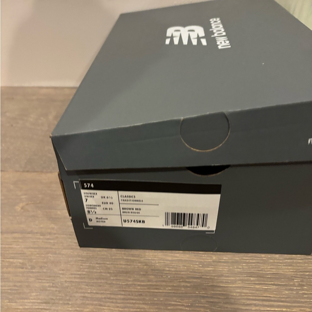 New Balance 574s in brown/maroon - Picture 2 of 6